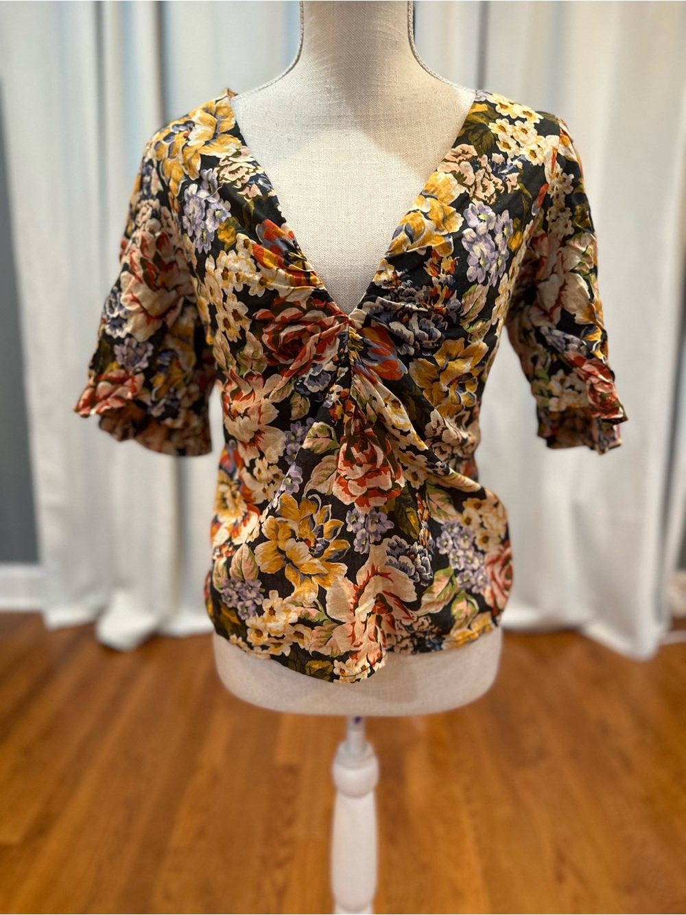 Olivaceous floral puff sleeve top women’s size Large EUC